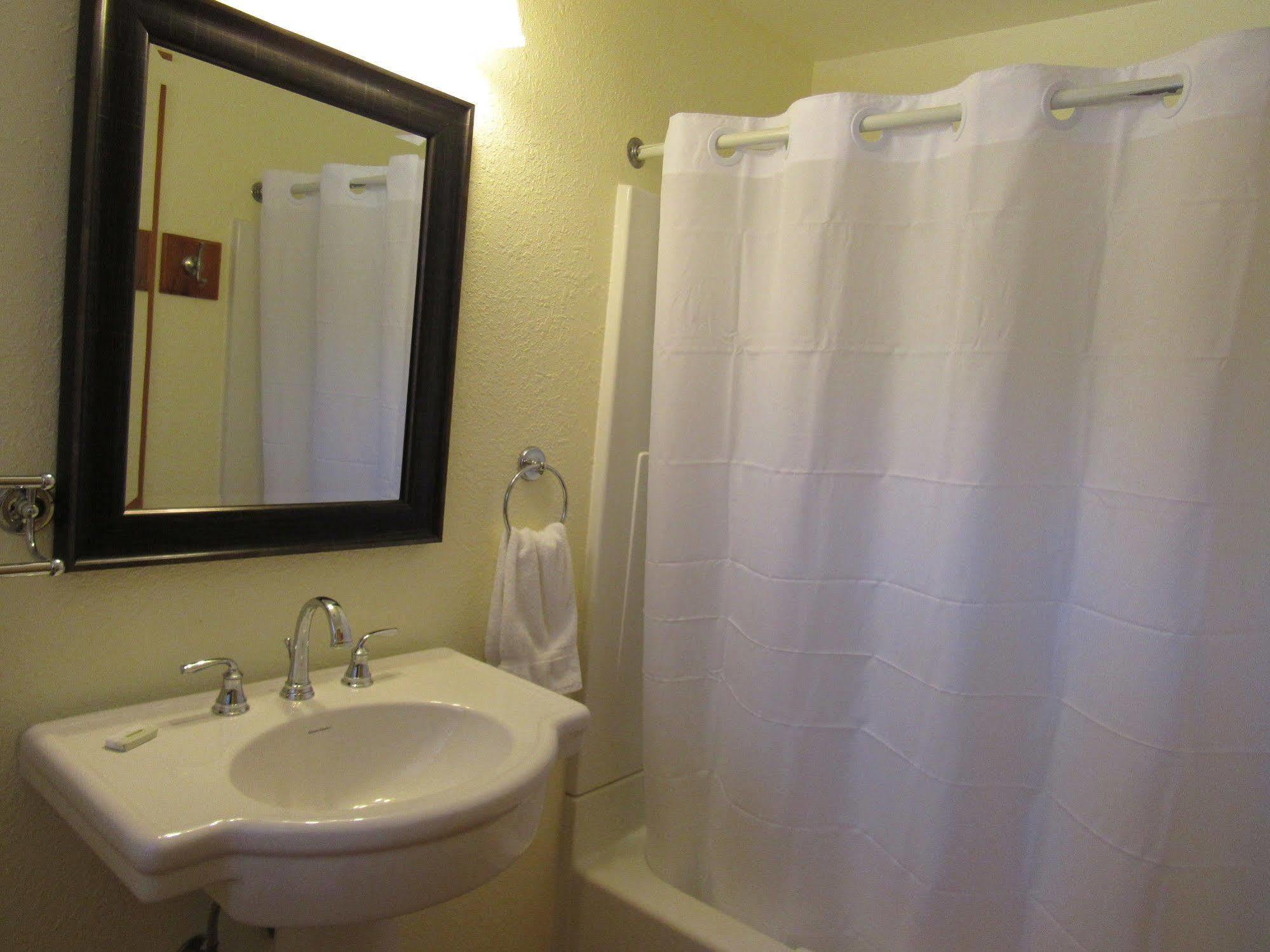 Cape Pines Hatteras Island Motel 2*
