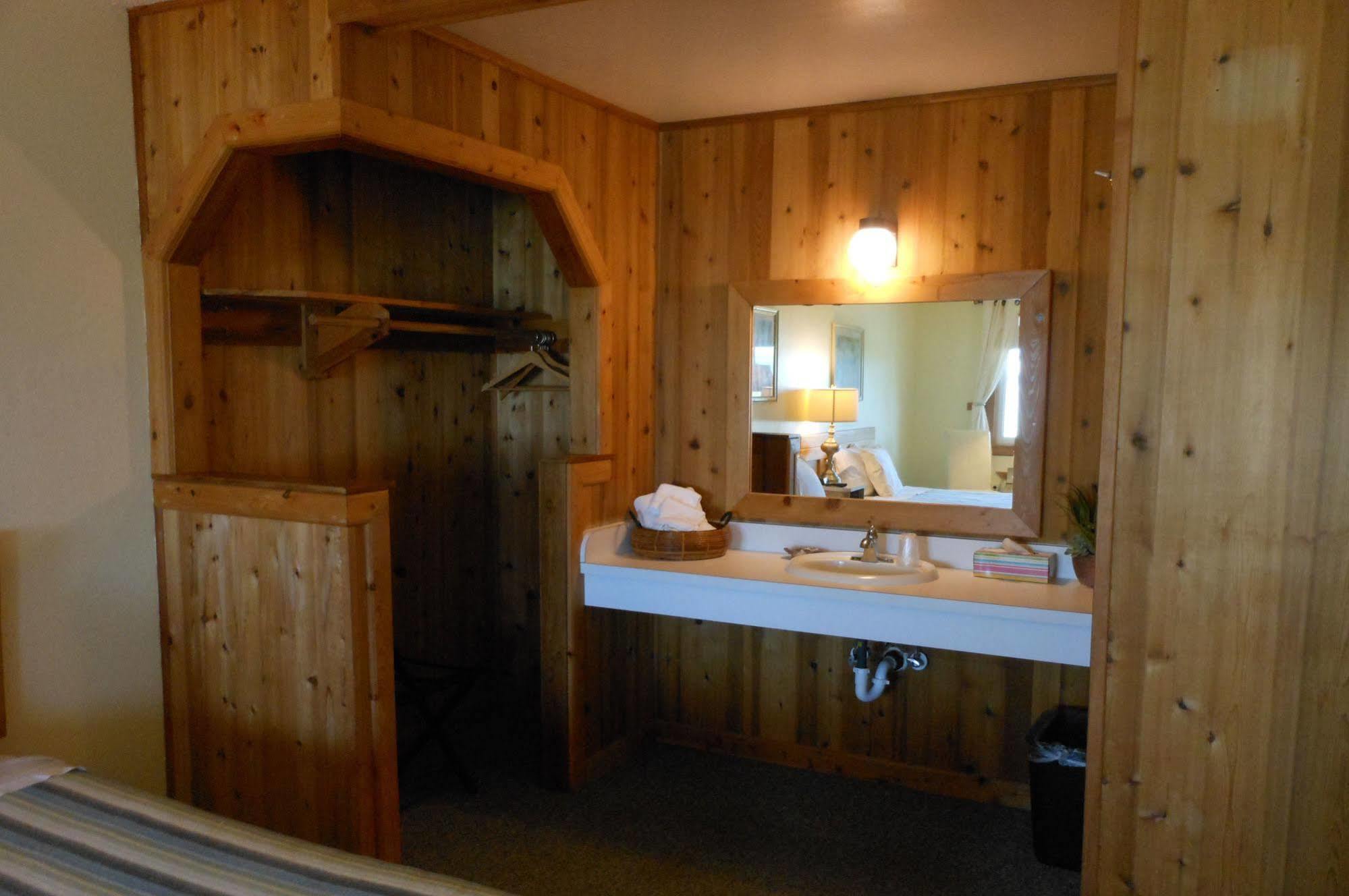 Cape Pines Hatteras Island Motel Buxton